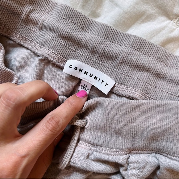 Aritzia Community Cebu Cargo Jogger Pants - Picture 8 of 9